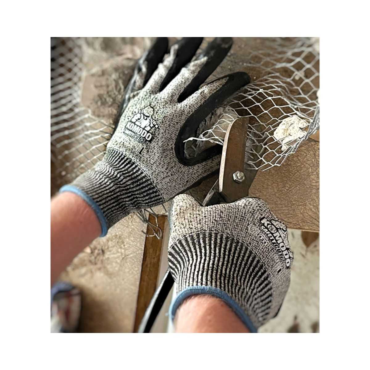 TGC KOMODO Cut 3 gloves grip texture close-up