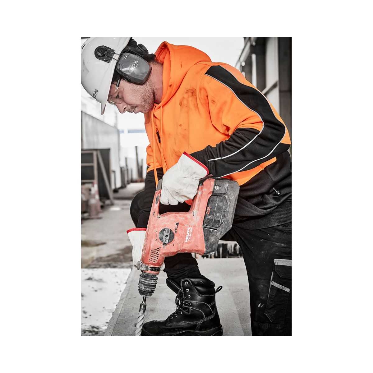Syzmik hi-vis pullover hoodie reflective tape detail