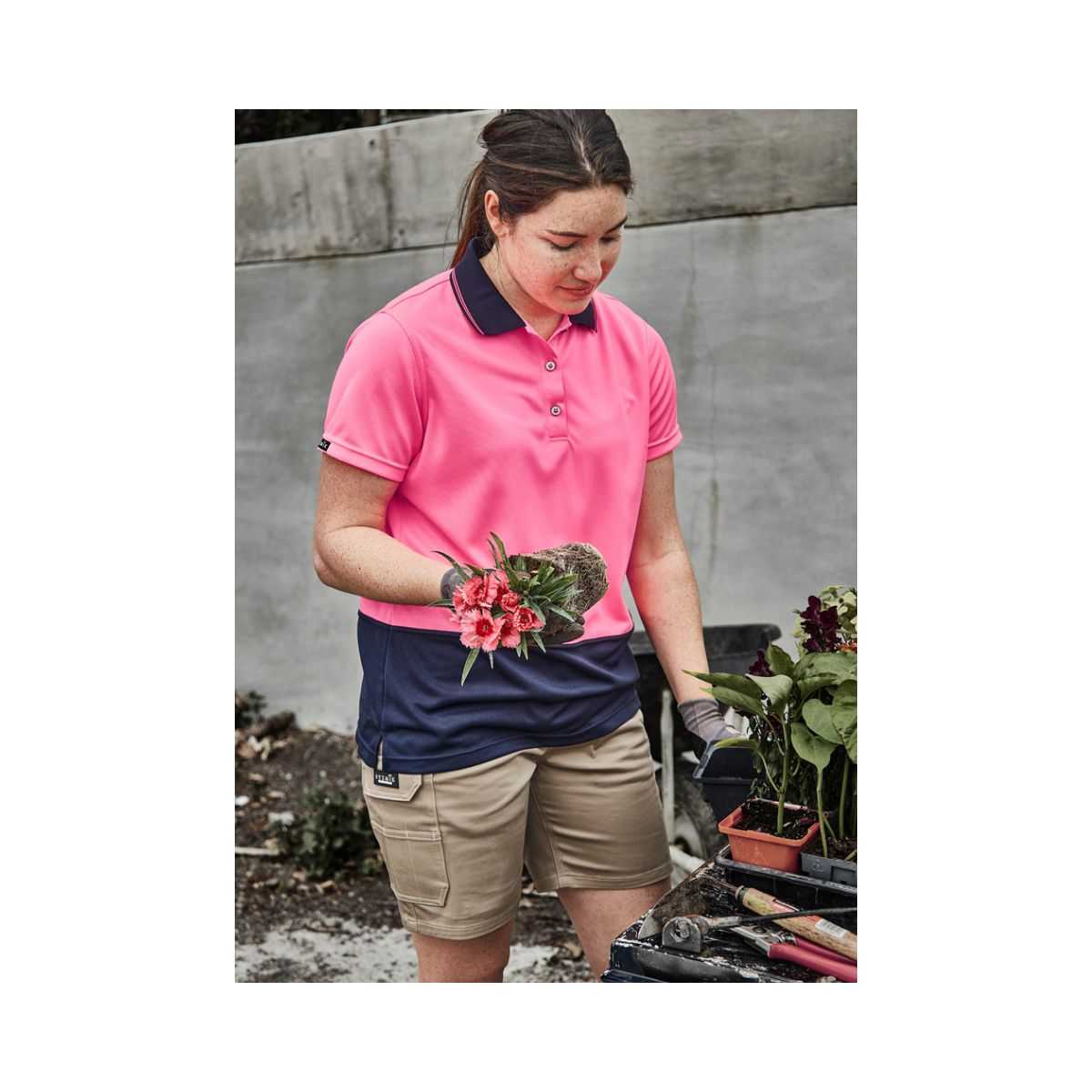 Syzmik women's cargo shorts front view