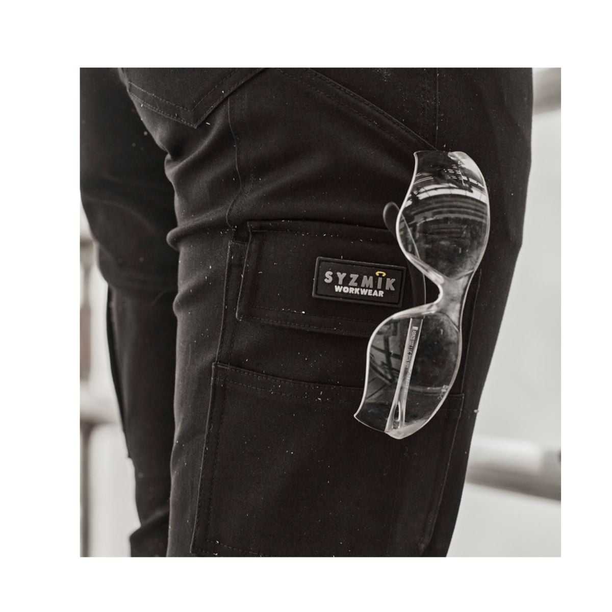 Syzmik women's cargo pant back view