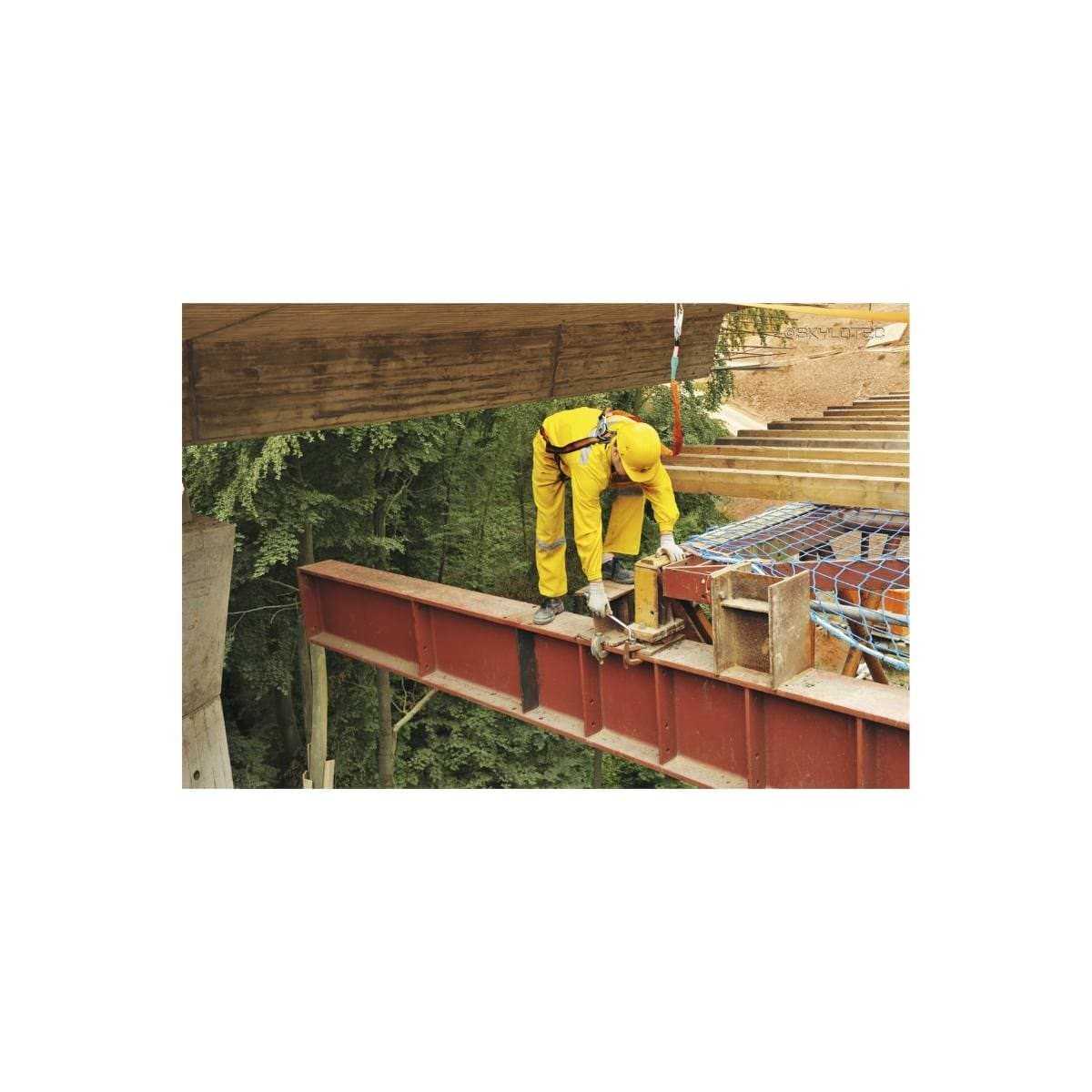 Worker using Skylotec harness on construction site