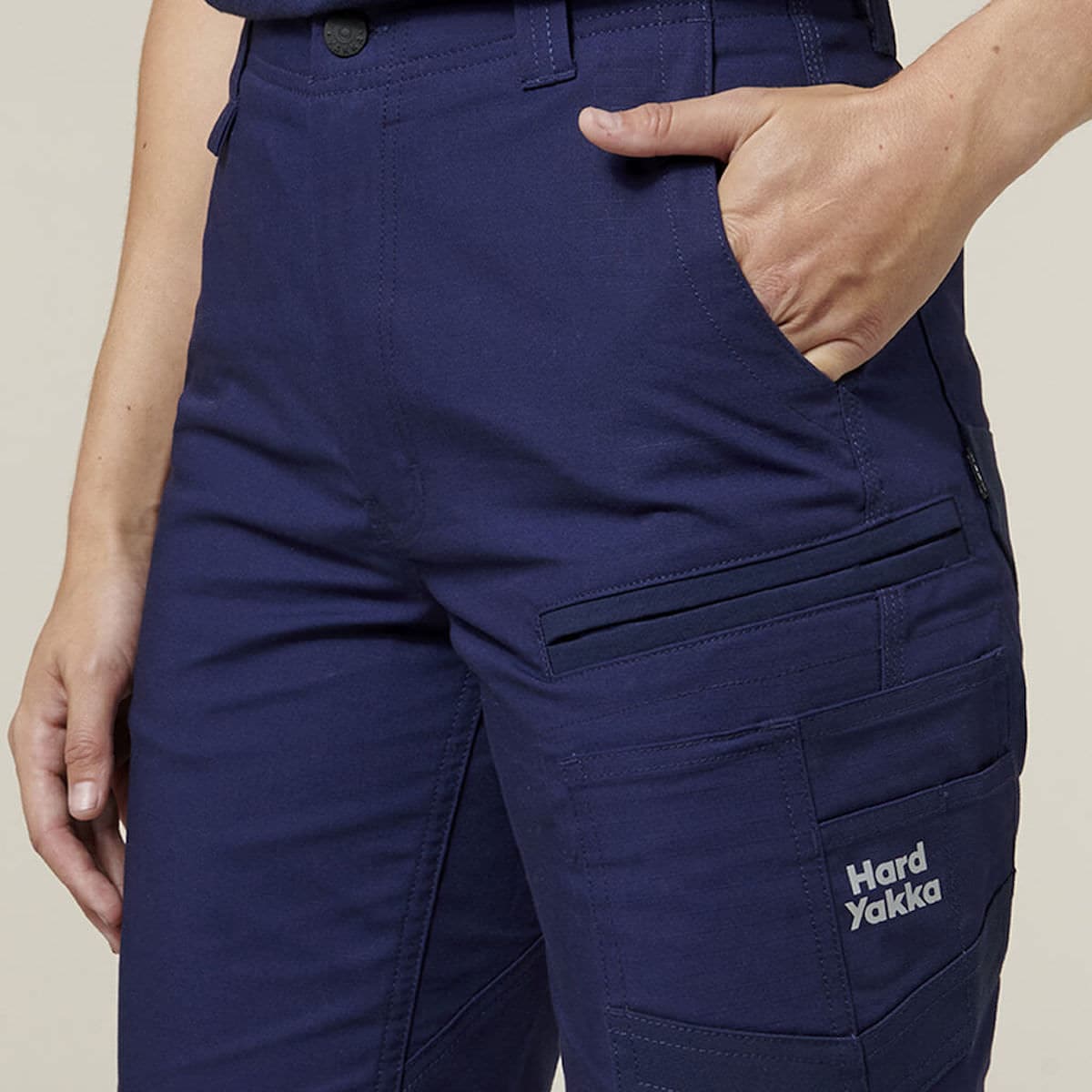 Hard Yakka Women's Raptor Mid Short Y08228 close-up pocket
